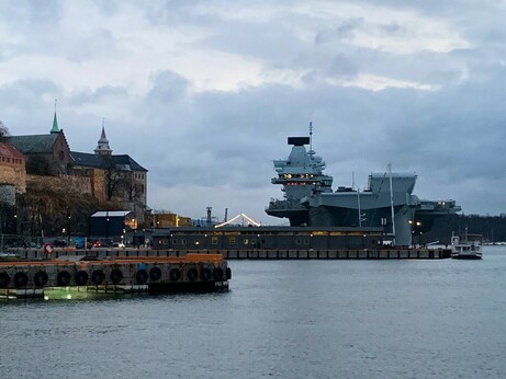 HMS Queen Elizabeth with Akershus Festning, Oslo 2022-11-21