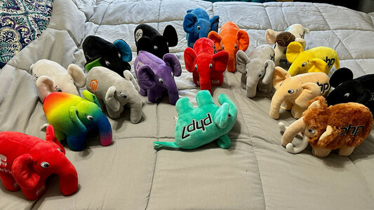A number of PHP Elefants (elephpants) posed around a PHP7 elephant because it's now end of life