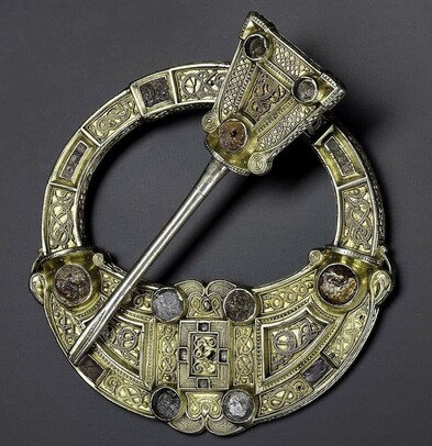A close-up of the brooch shows the detailed filigree, the work of a highly accomplished craftsman.
The brooch was probably made at a royal site such as Dunadd, Argyll. It was the creation of an extremely skilled jeweller, someone familiar with Anglo-Saxon, Irish and Irish-Scottish techniques of decorative metalwork.