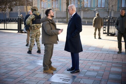 After their talks in Kyiv, President of Ukraine Volodymyr Zelenskyy and President of the United States Joseph Biden visited the Walk of the Brave on Constitution Square and took part in the unveiling of a plaque dedicated to the American leader.