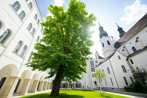 Photograph of the Austrian Academy of Sciences' campus (image by APA/Georg Hochmuth).