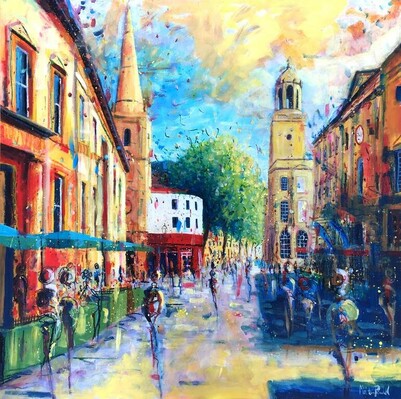 Bright coloured painting of a boulevard in a city. The boulevard is coloured yellow with touches of soft purple on the left, and dark blue on the right which resembles shadow. There are a lot of colourful people walking on the boulevard. On both sides are colourful houses with cafes on the ground level. The houses on the left are coloured light yellow with a touch of red. There is a bright green fence in front of the terrasses and there are turquoise parasols. The houses on the right are coloured brown with a touch of orange. On the left behind the row of houses is a light brown church. Behind that is a white and red coloured building and a big green tree. On the right behind the row of houses is also a light brown church like building. The sky is coloured blue with a big yellow cloud, and touches of orange, pink and white.