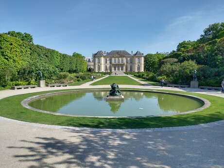 The reflecting pool looking back at the Rodin Museum.