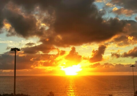 Amanecer en el mar