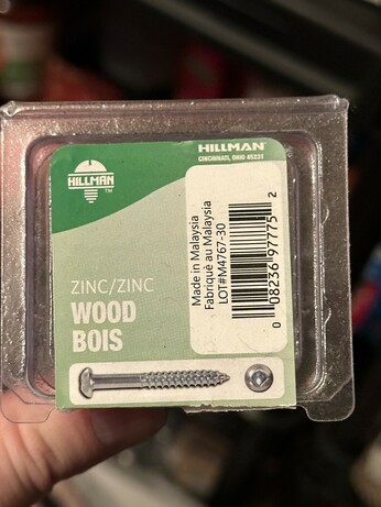 A package of screws that says “WOOD BOIS”