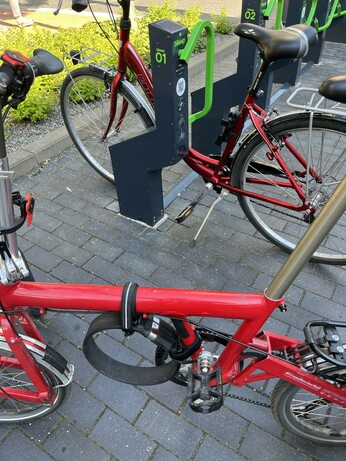 My Birdy in front of the app rack. Shows how I think it won’t fit