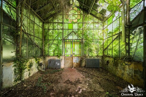 greenhouse, abandoned and empty