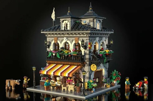 A model of a restaurant made of Lego bricks