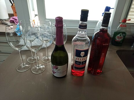 Le bevande pronte per prepararé cualche spritz, con aperitivo Select e Gamoni