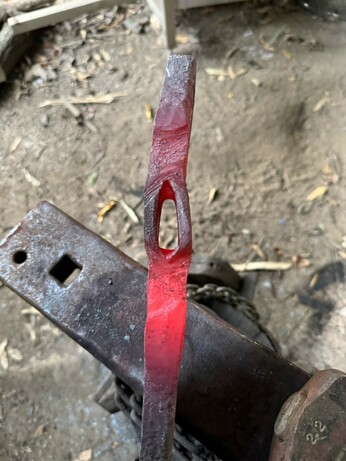 Slightly wonky alignment but you can see the eye shape. Alignment can be fixed later. The eye is teardrop shaped.