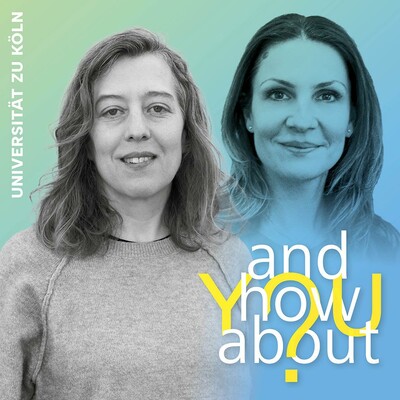 Covergestaltung: Podcast "And How About You?" Links im Bild ist ein Foto von Prof. Dr. Pamela Perniss und rechts im Bild ist ein Foto von der Moderatorin Dr. Maria Schmitz-Hüser.