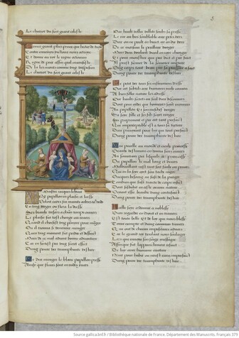 Un des folios du manuscrit (folio 5) : une page de parchemin est couverte d'un texte réparti en deux colonnes. Certaines initiales sont soulignées par des couleurs (bleu et rouge). En haut à gauche de la page, la colonne est ornée d'une sorte de cadre architecturé avec un ciel. Dans le ciel, un texte en 5 vers ; en bas, une illustration enluminée qui montre la Vierge au centre, en bas de l'image, entourée de deux anges et deux femmes. Derrière elle et les anges, Dieu le Père écarte les pans de son manteau rouge et bleu (ou d'une sorte de rideau) pour les englober. En arrière plan, un arbre est placé dans l'axe de Dieu. Derrière, un paysage avec différents personnages et un cours d'eau au centre. 1 papillons noir, orange et blanc est peint, en haut de l'arbre ; les ailes d'un autre, séparées, tombent, légèrement à gauche de l'image
