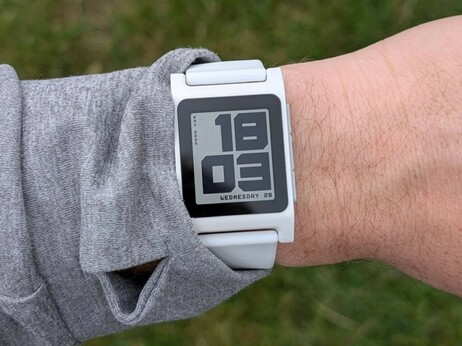 Core Devices is launching a PebbleOS beta, says the new smartphone app will work with old Pebble watches