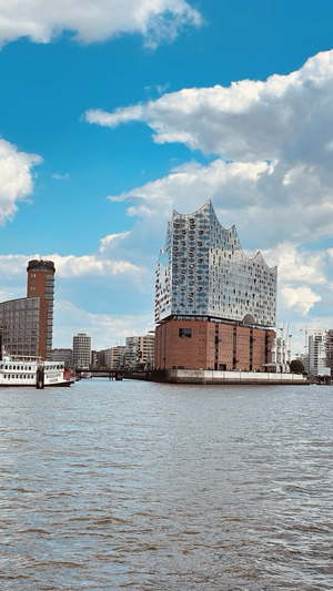 Elbphilharmonie und Kehrwiederspitze, Hamburg, Elbe