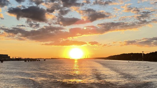 Sonnenuntergang auf der Elbe.