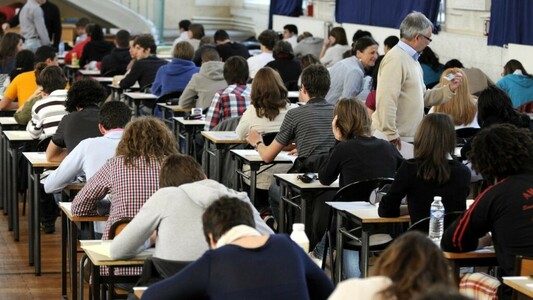 À Marseille, des enseignants dénoncent l’usage de détecteurs de métaux pendant le bac