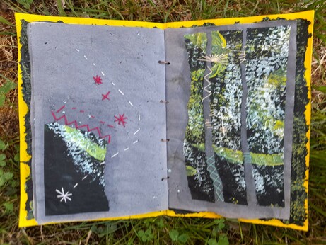 #13 scraps of the black printed issue paper are used for an abstract composition on the double page with a square pice at the left bottom corner. A curved white line and star embroidery makes a connection to the right page. Inside the curved line red slwo stitching in zigtag and stars. Right: The black paper filles the whole page with wavy colums, the inbetween filled with some zigzag, crosses and a fan in mint and beige.