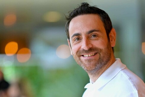 "3,9 millions…" : malgré les pressions de TF1, Camille Combal signe à nouveau chez NRJ