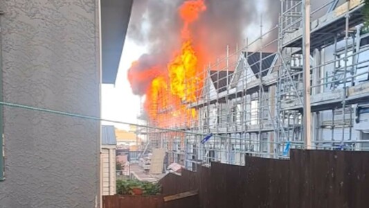 Māngere blaze: Large fire engulfs partly built apartment building