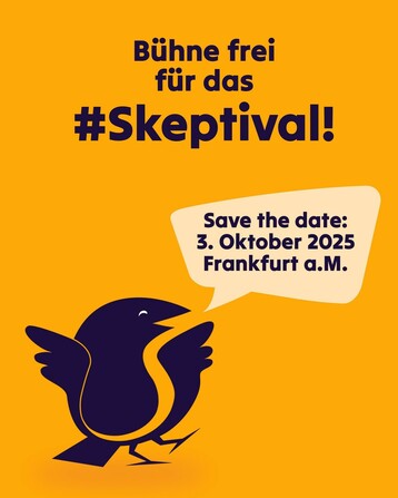 Eine Ankündigungsgrafik mit gelbem Hintergrund. Oben steht in großer, violetter Schrift: „Bühne frei für das #Skeptival!“. Darunter ist ein stilisierter, violetter Vogel - der Birb - zusehen. Er wirkt fröhlich und hat den Schnabel geöffnet. Neben ihm steht in einer hellen Sprechblase: „Save the date: 3. Oktober 2025, Frankfurt a. M.“