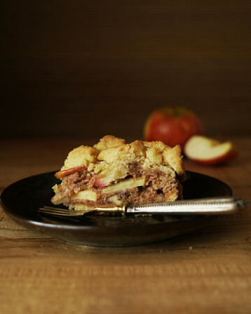 Stück Kuchen auf Teller für Shooting.
