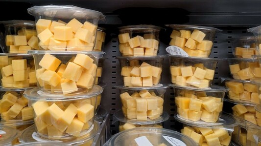 Study: Assessing microplastic contamination in milk and dairy products. Image Credit: JGLmarket / Shutterstock