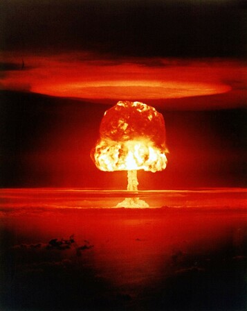 Castle Romeo atomic bomb test by the U.S. (yield 11 Mt, 1954), detonated on Bikini Atoll.By United States Department of Energy - This image is available from the National Nuclear Security Administration Nevada Site Office Photo Library under number XX-33.This tag does not indicate the copyright status of the attached work. A normal copyright tag is still required., Public Domain, https://commons.wikimedia.org/w/index.php?curid=443729