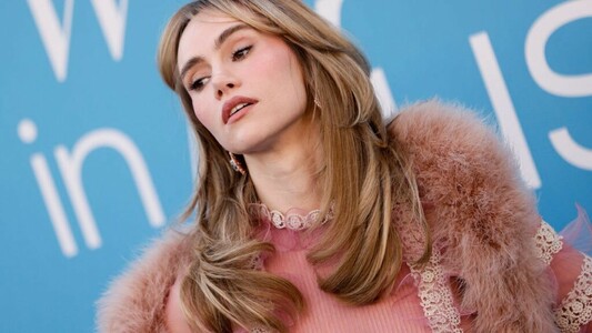 Suki Waterhouse hospitalized after hernia from 'tight' pants