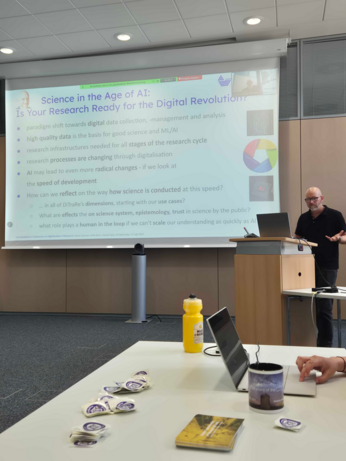 Felix Bach presenting a quick overview of the DiTraRe Leibniz Science Campus project