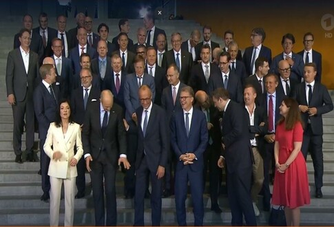 Quelle Tagesschau.

Bild der Delegation der Konzernvertreter 98% Männer