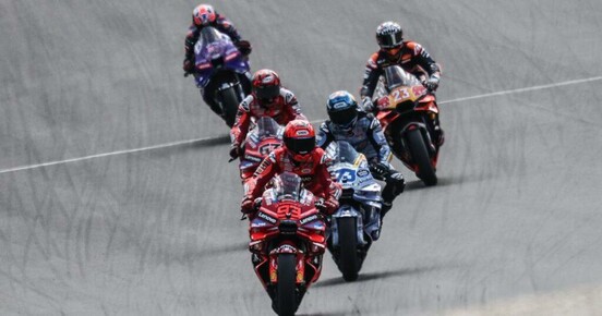 Marc Marquez gagne le sprint - rts.ch