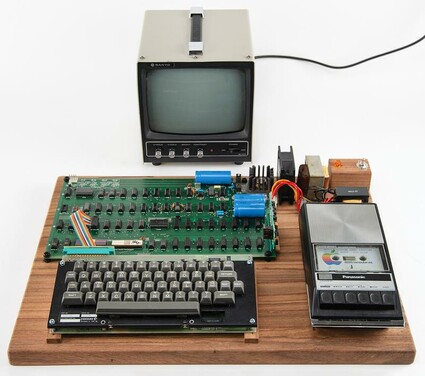 un Apple 1 sur le billot.