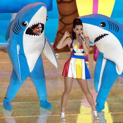 Justin Trudeau in a Shark costume performing with Katy Perry at the 2015 Super Bowl Half Time Show (Photoshop)