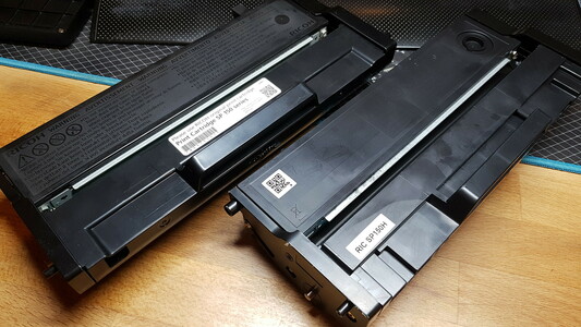 i've salvaged the same gear from the OEM cartridge (left)