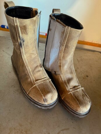 AFTER: I'm still not totally happy with these as the raised strips are still much too tidy, but otherwise I'm happy with how much grubbier and beat up the boots now are.