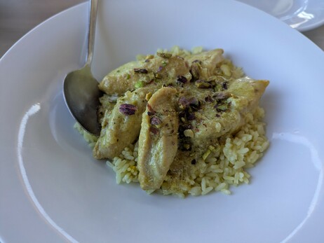 Chicken fillet with pistaschio rice