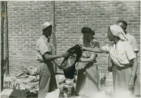 Gyaros Island of Exile - ICRC V-P-HIST-E-05827.JPG 13.06.1948 - Ghioura island, penitentiary camp nr.4. Distribution of relief items.