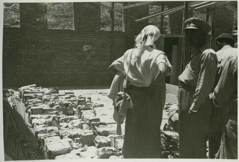 Gyaros Island of Exile - ICRC V-P-HIST-E-05831.JPG - 13.06.1948 - Ghioura island, penitentiary camp nr.4. Parcels waiting to be allocated.