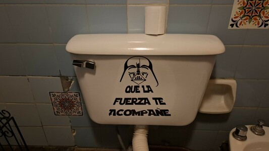 In der Toilette...