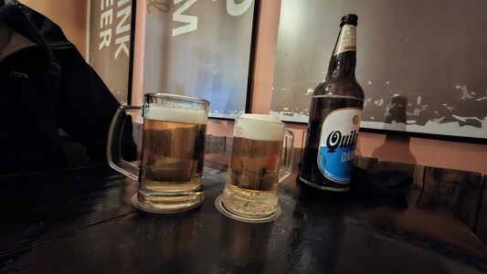 Großes Glas: Mann
Kleines Glas: Frau 

Herrlich...😃