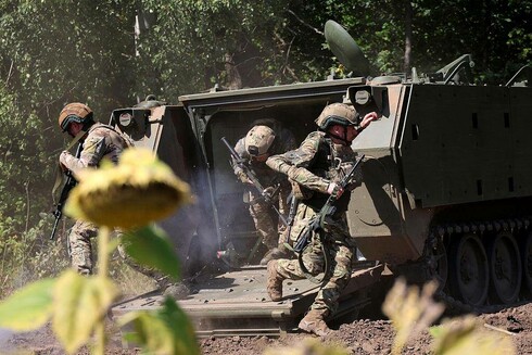 Infantrymen of the operational battalion of the 13th Brigade of the National Guard of Ukraine, “Khartiia,” practice airborne skills using an American M113 tracked armored personnel carrier in summer 2025, Kharkiv Oblast